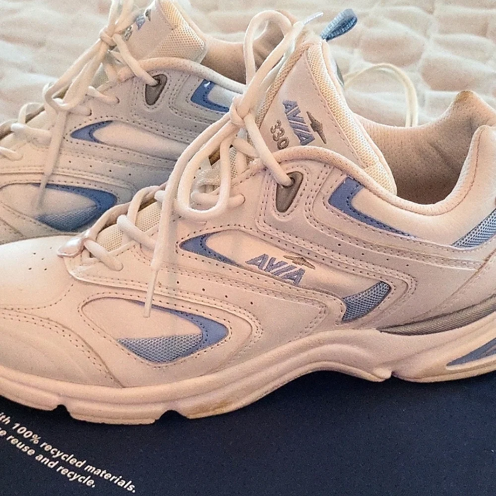 Avia 330 Archrocker White and Blue Women's Heavy Duty Dad Sneakers - Picture 2 of 15